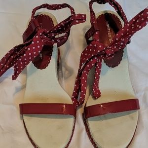 Wedge polka dot wrap sandle
